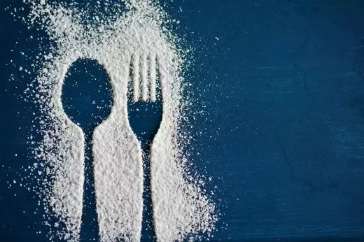 השפעת הסוכר על ירידה במשקל וכיצד להפחית את צריכת הסוכר
